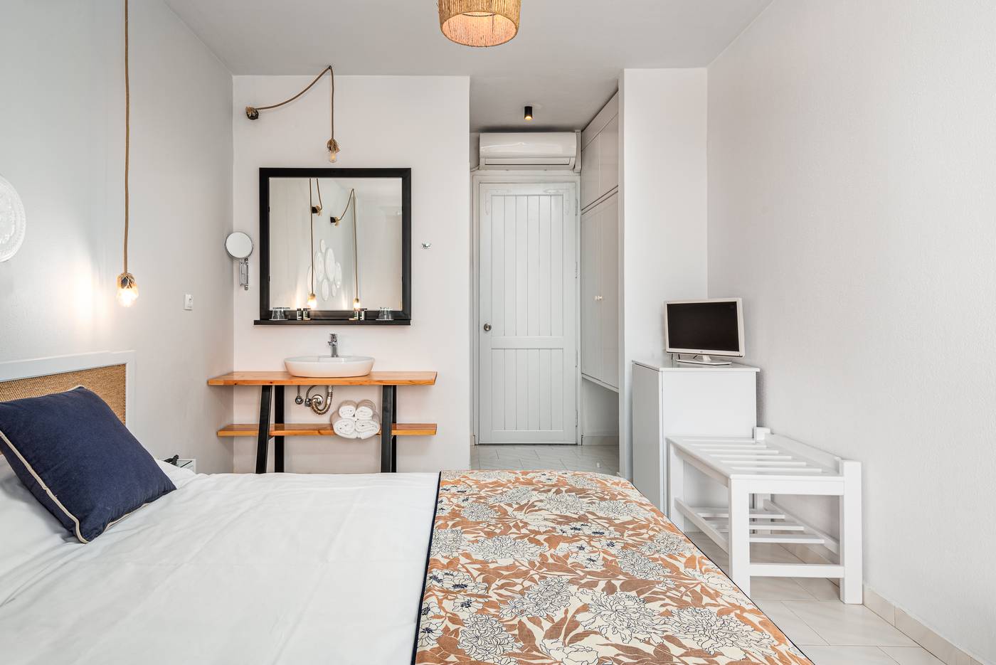 Mrs-Chryssana-Beach-Hotel---Adults-Only-Room-8