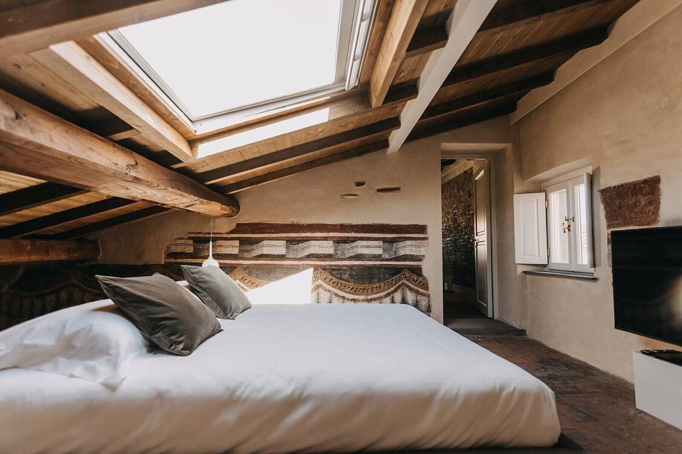 Palazzo-Feroci-Room-25