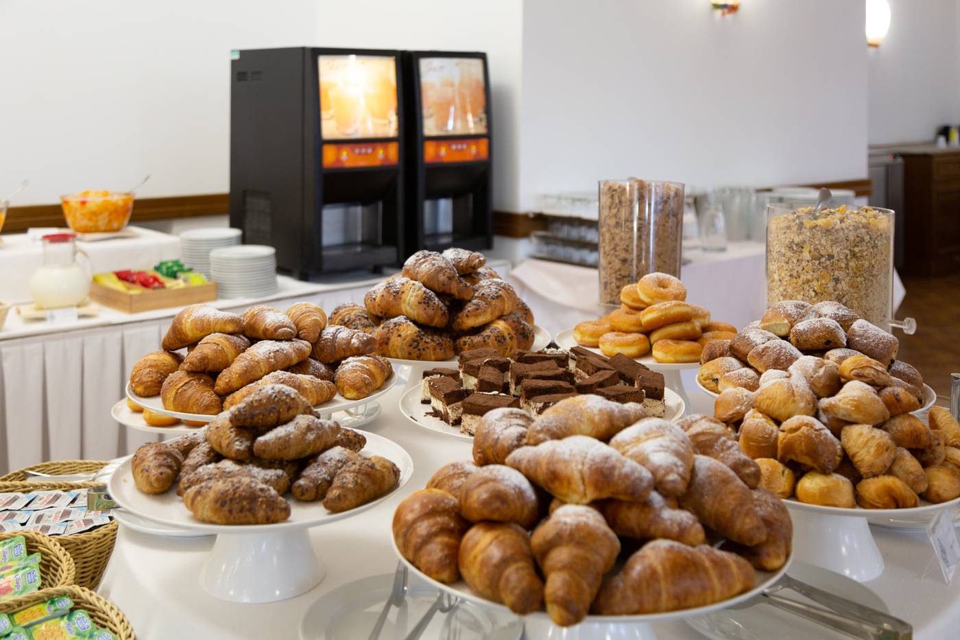 Carlton-International-Restaurant-17