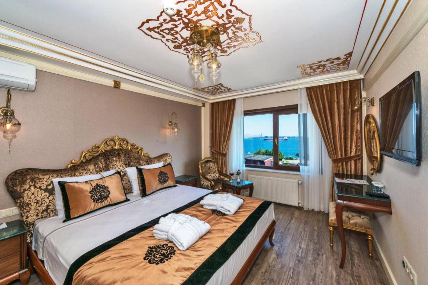 The-Byzantium-Hotel---Suites-Room-34