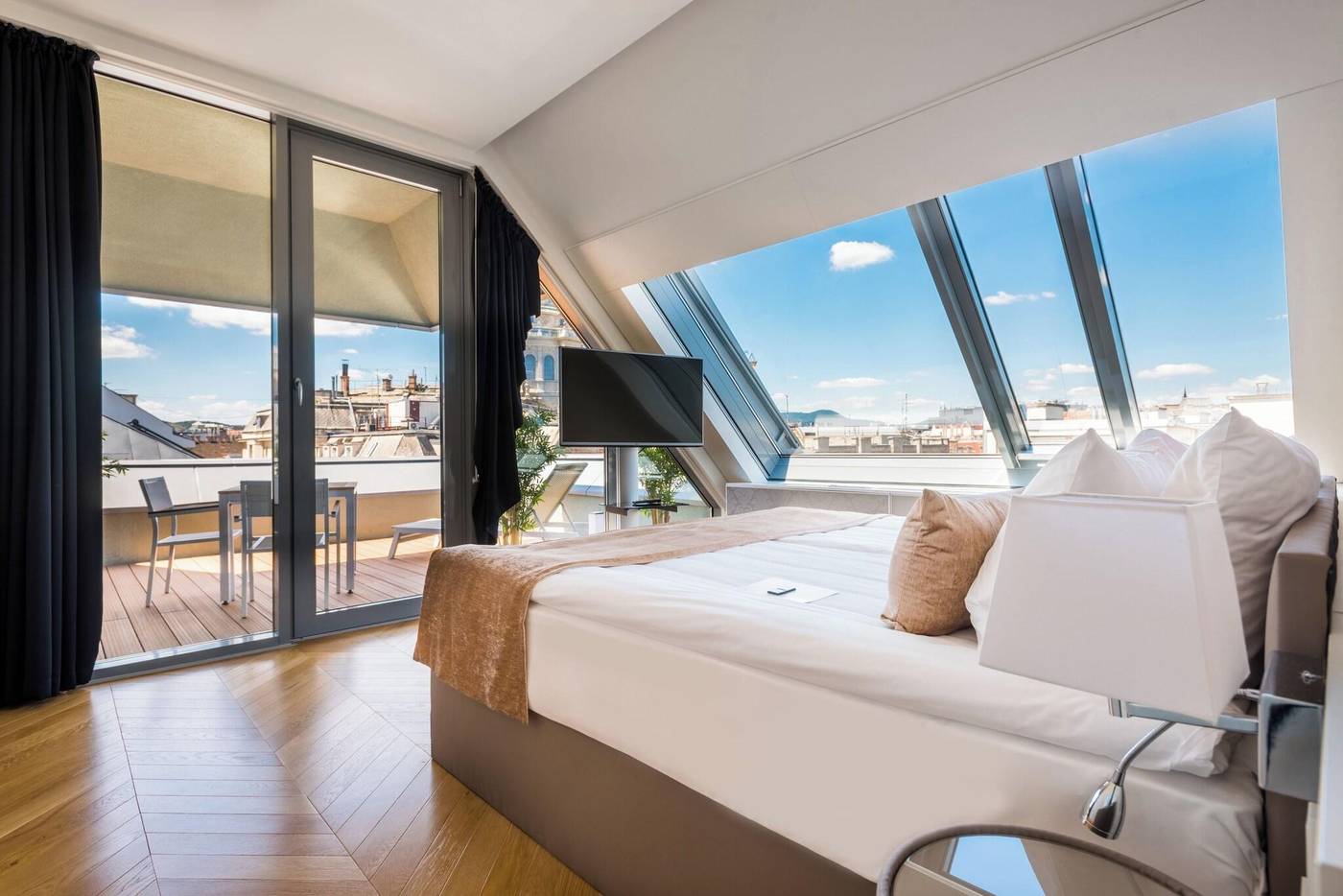 Hotel-Moments-Budapest-Room-4