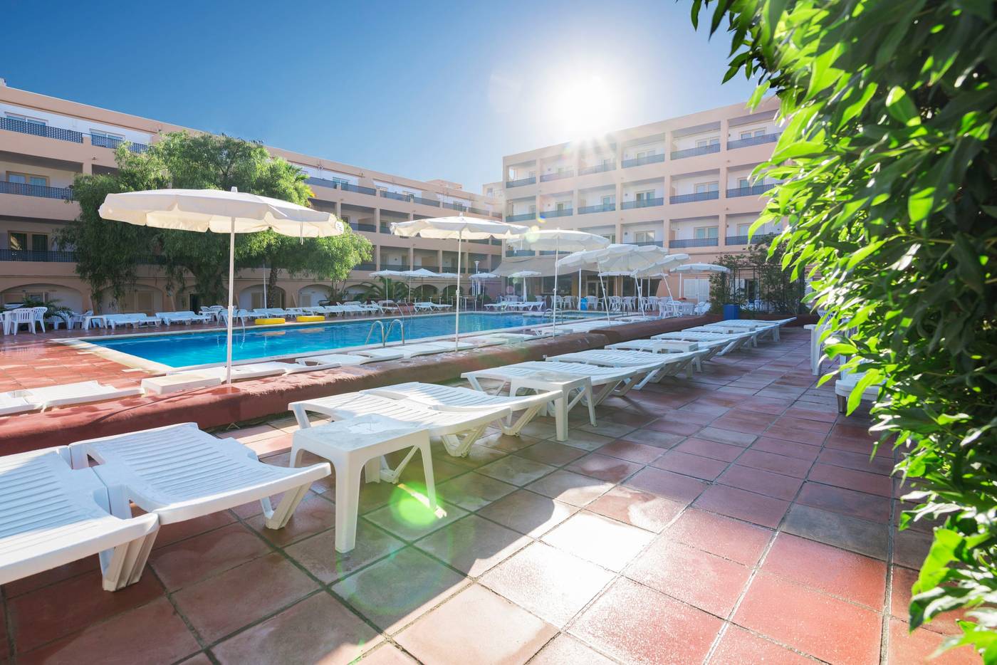 AzuLine-Apartamentos-Sunshine-Pool-2