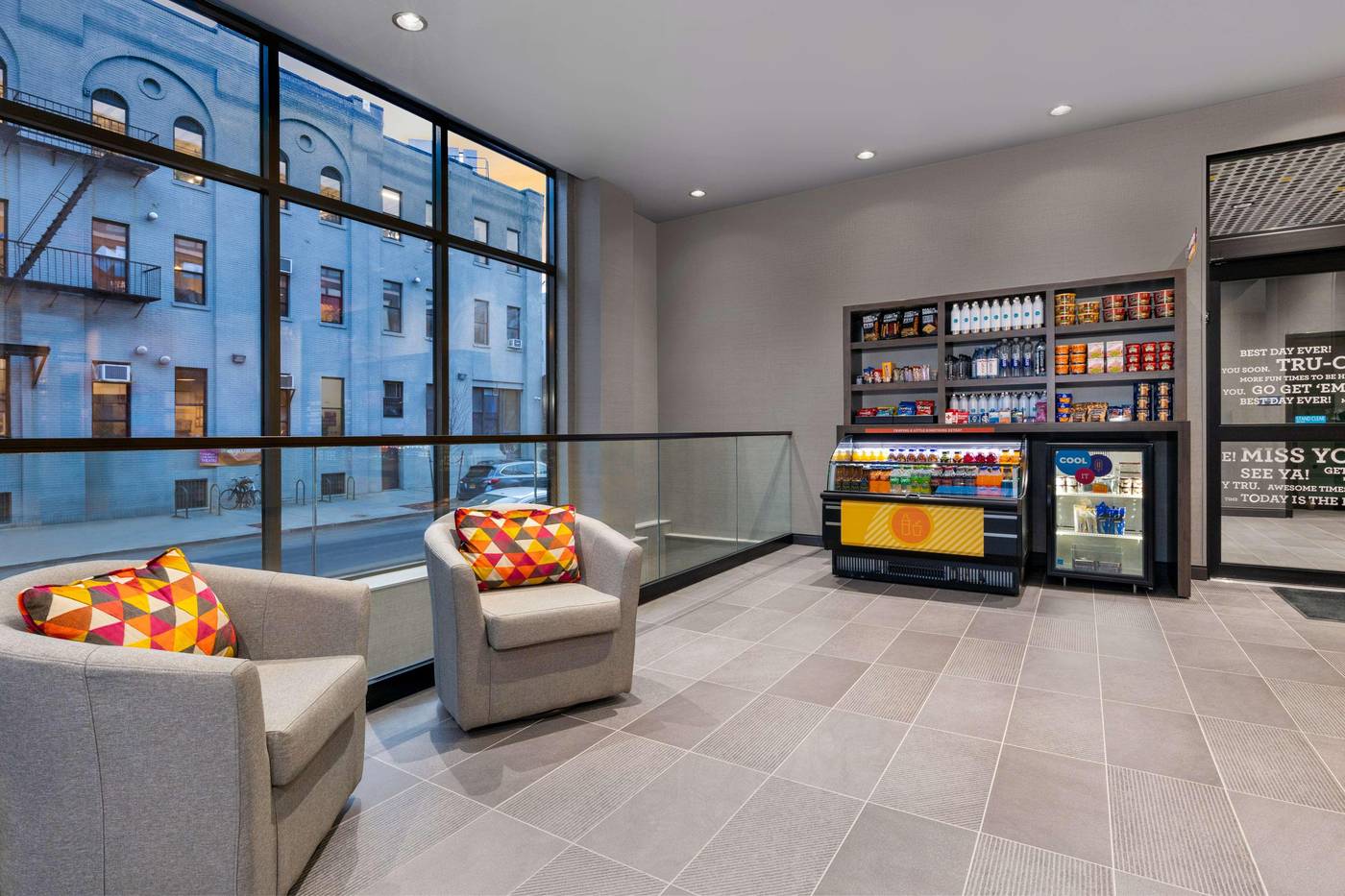 Tru-By-Hilton-Brooklyn-Lobby-12