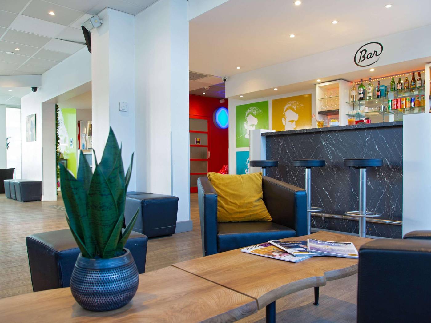 ibis-Styles-Cannes-Le-Cannet-Bar-41