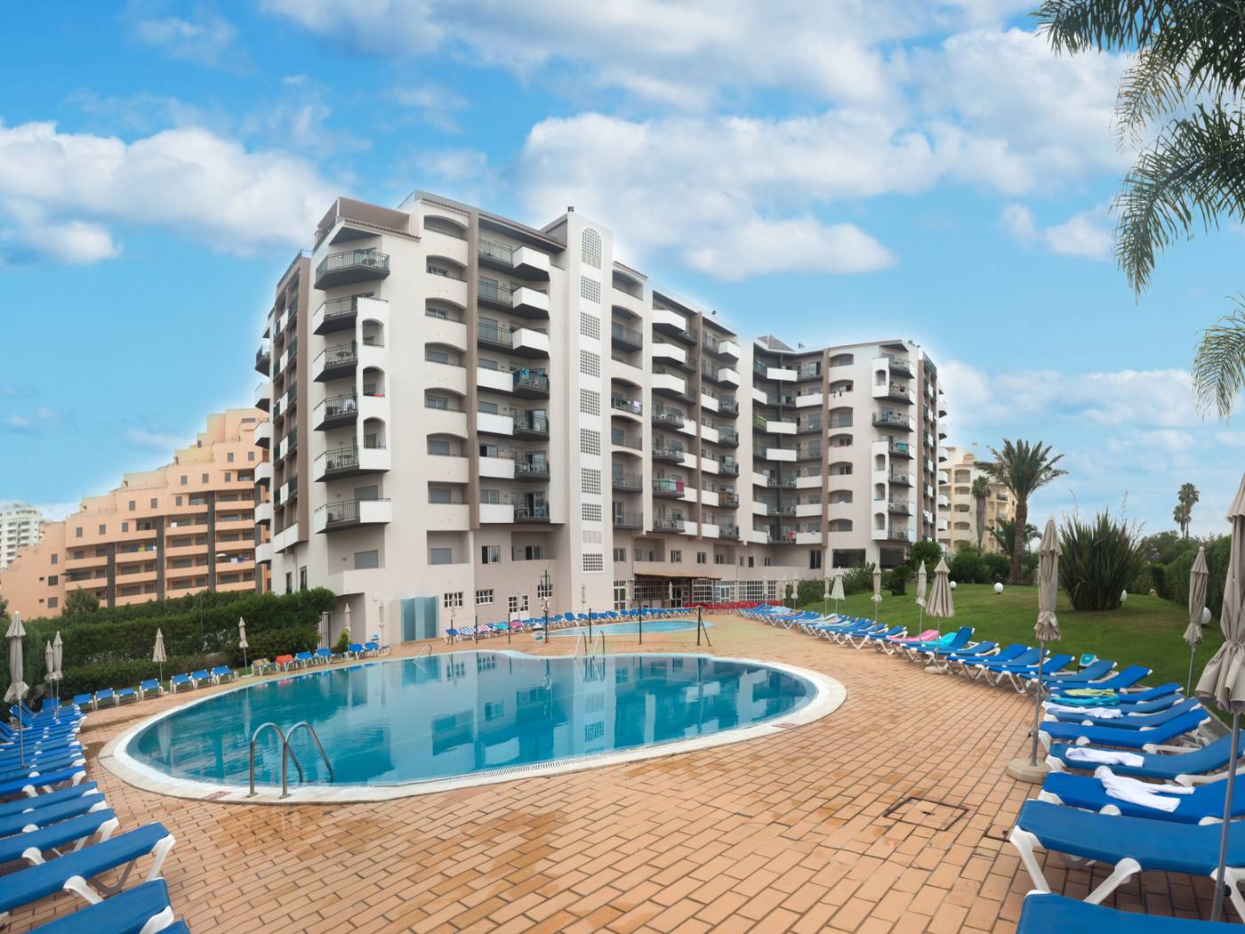 Flor-Da-Rocha-Apartments-Terrace-5
