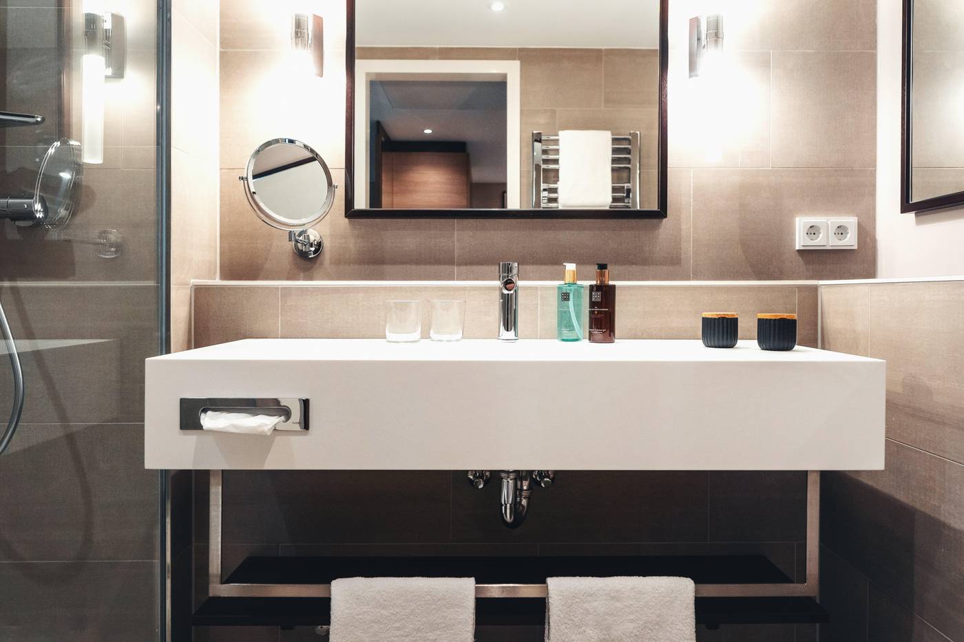 Holiday-Inn-Berlin-City-Center-East-P-Berg--an-IHG-hotel-Room-16