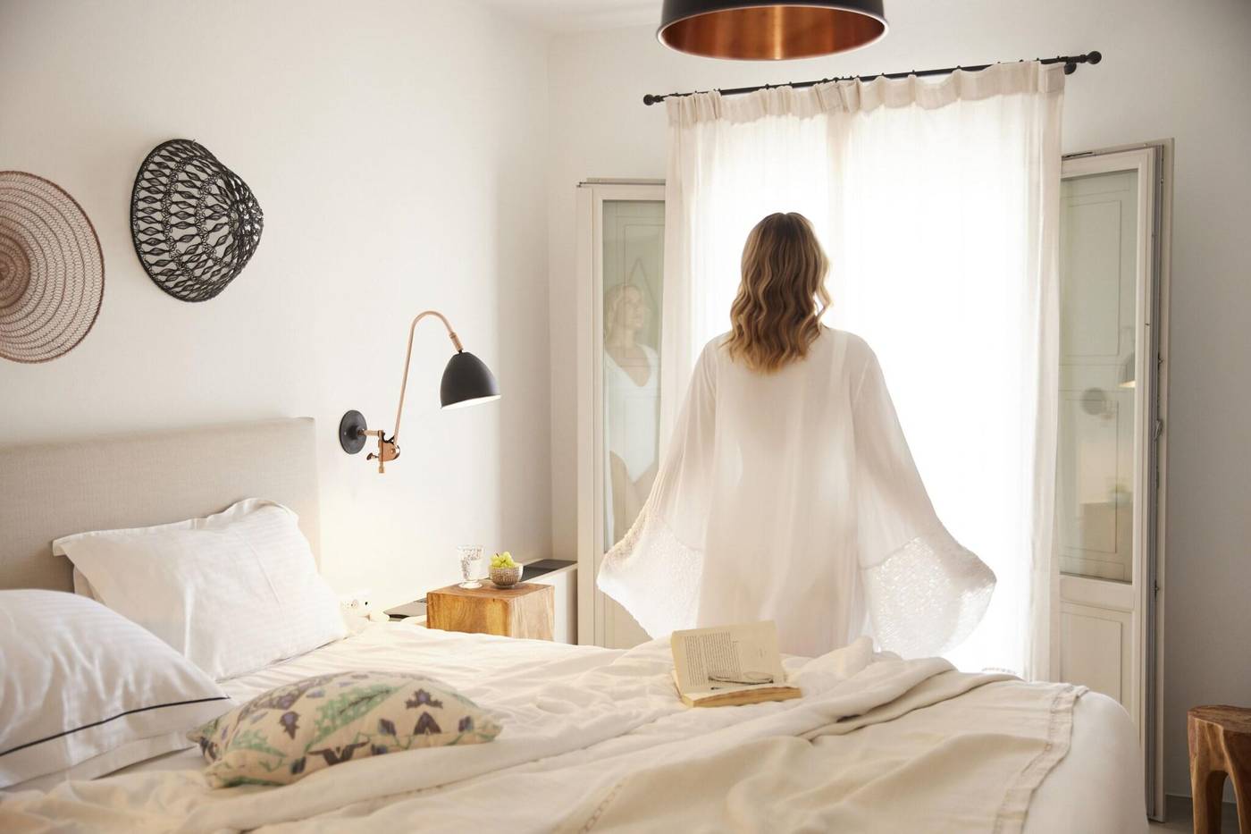 Santo-Maris-Oia--Luxury-Suites---Spa-Room-52