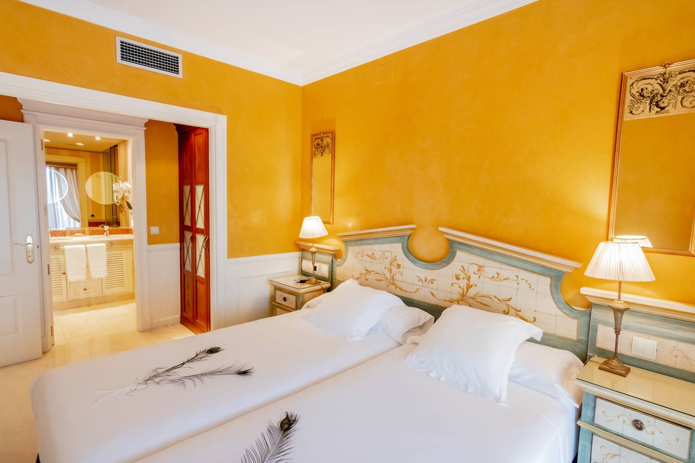 Guadalpin-Suit-Room-25