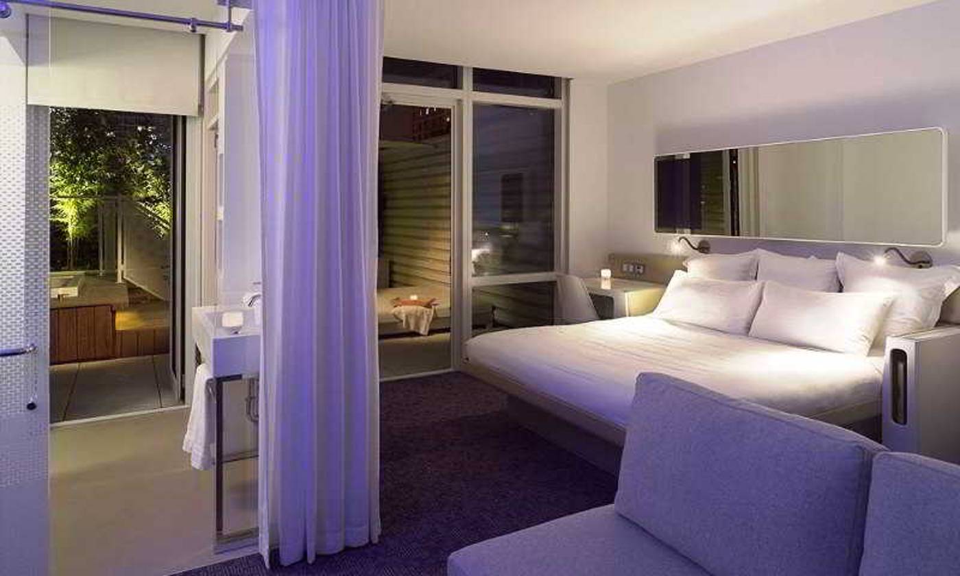 Yotel-New-York-Times-Square-Room-42