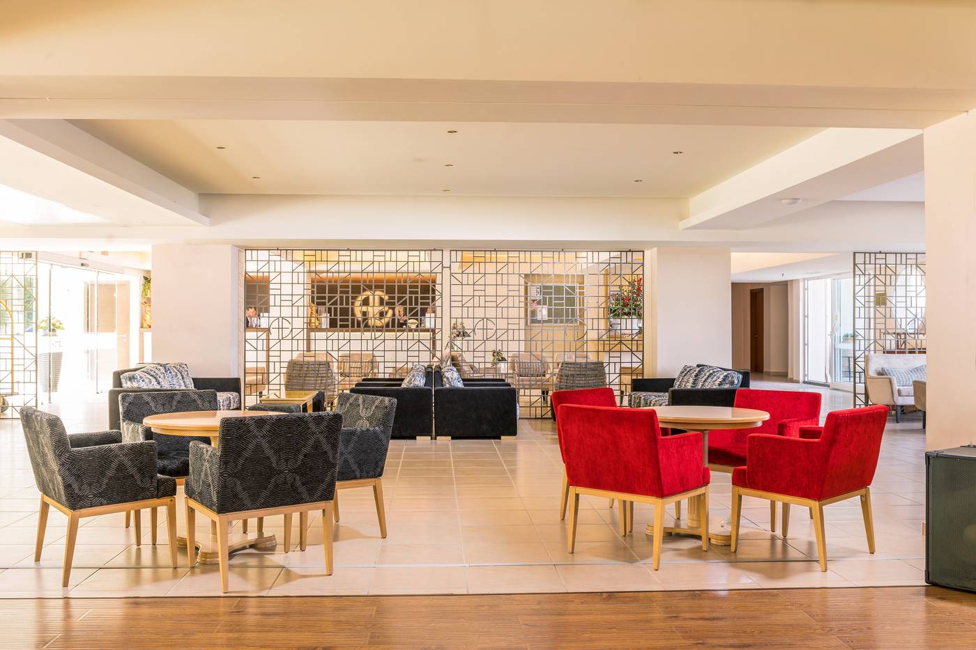 Ariti-Grand-Hotel-Lobby-55