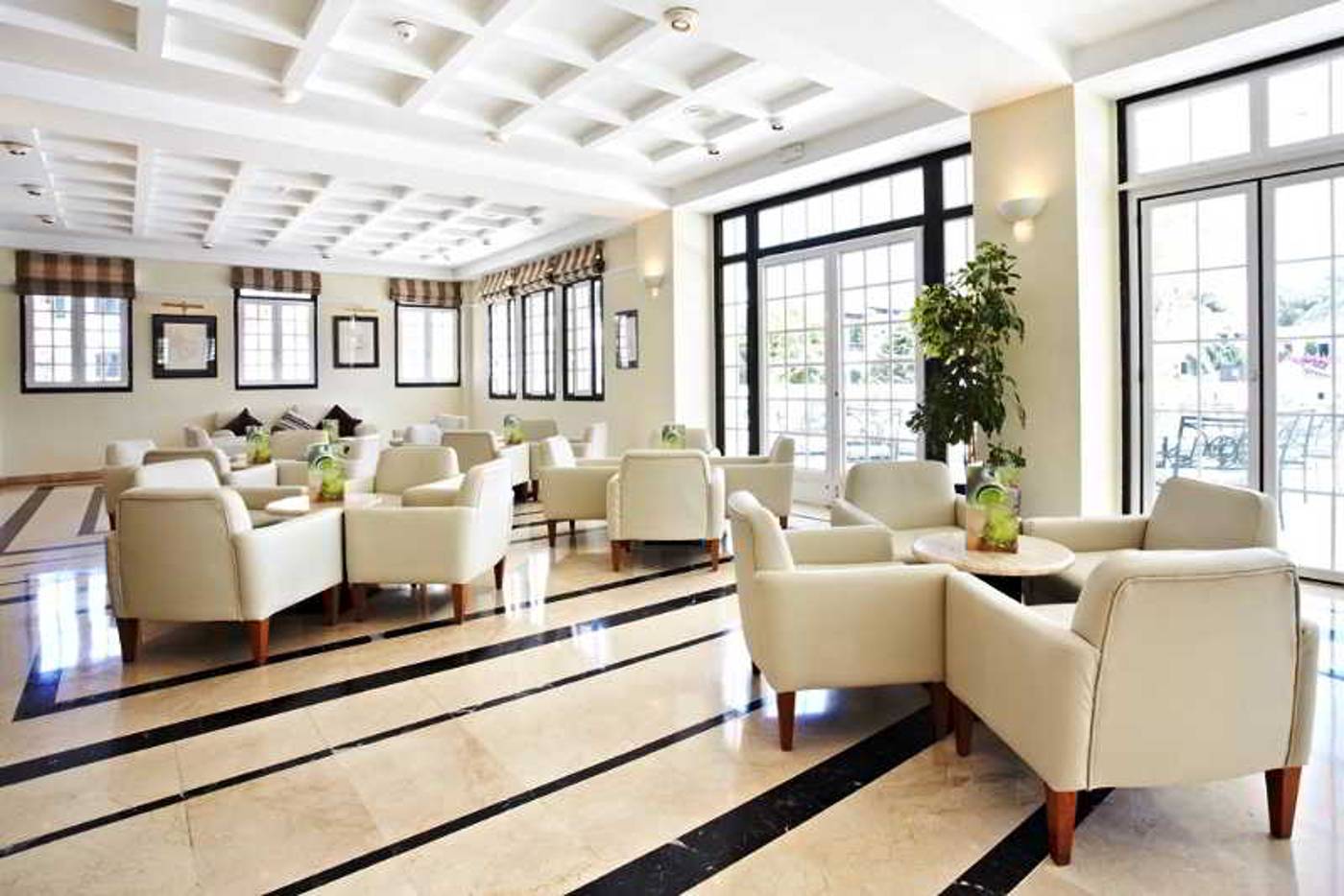 Grupotel-Club-Menorca-Bar-23