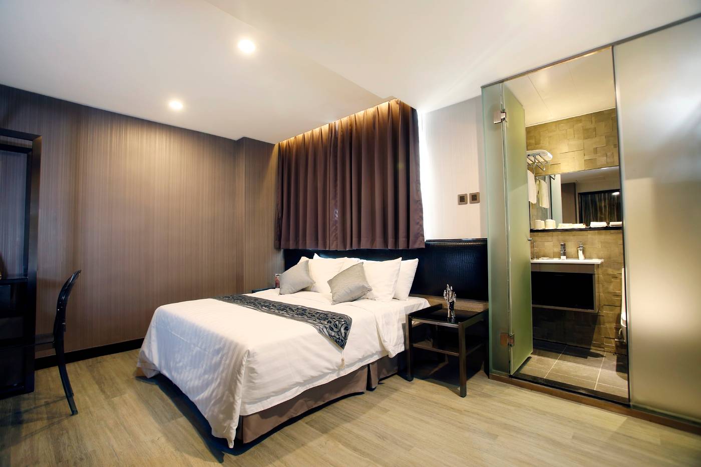 M1-Hotel-North-Point-Room-11
