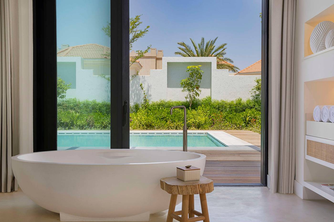 Maysan-Doha--LXR-Hotels---Resorts-Room-7