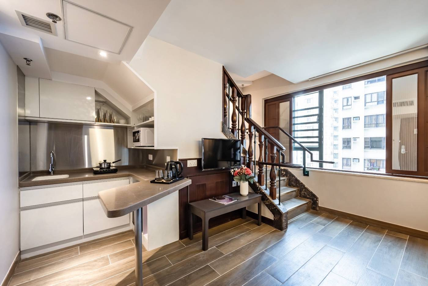 Lander-Grand-Hotel-Room-1