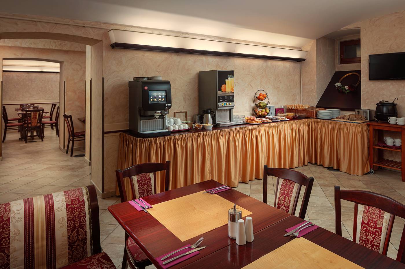 Alqush-Hotel-Downtown-Restaurant-20