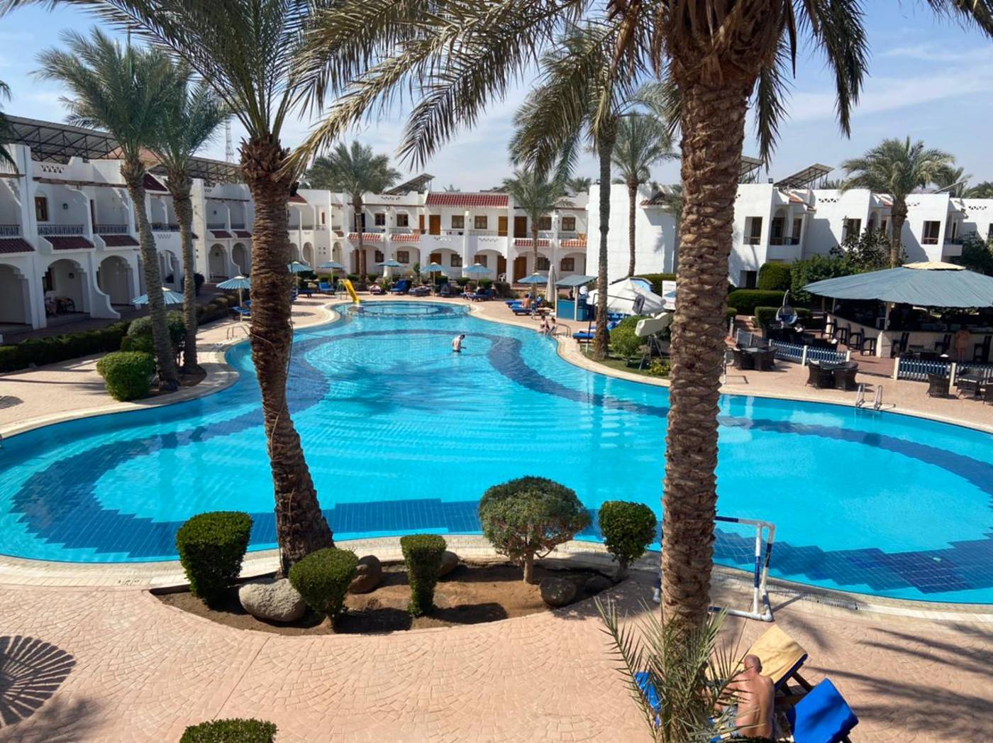 Dive-Inn-Resort-Pool-6