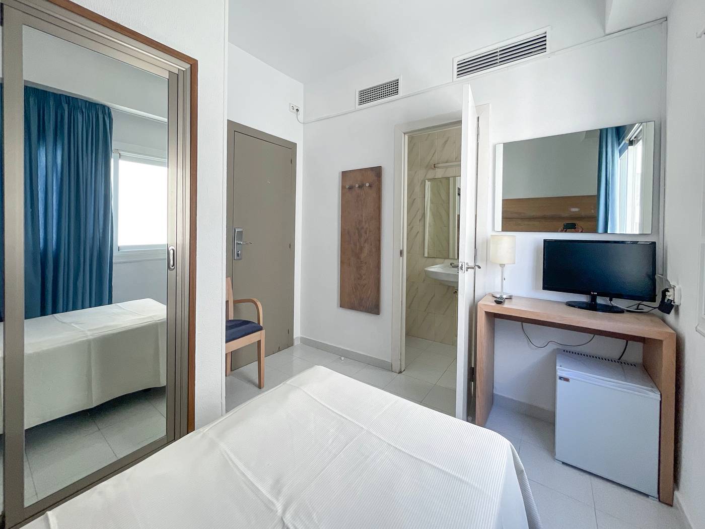 Ibiza-Playa-Room-5