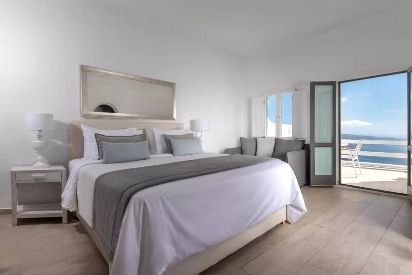 Aqua-Luxury-Suites-Room-20