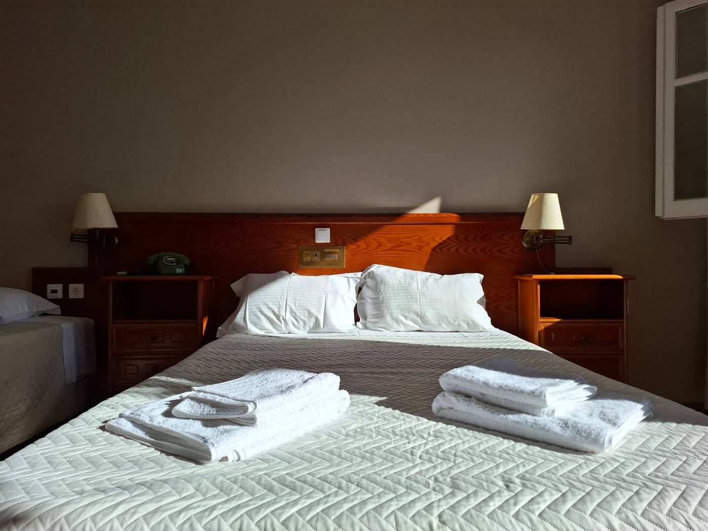 Hotel-Sunrise-Inn-Room-56