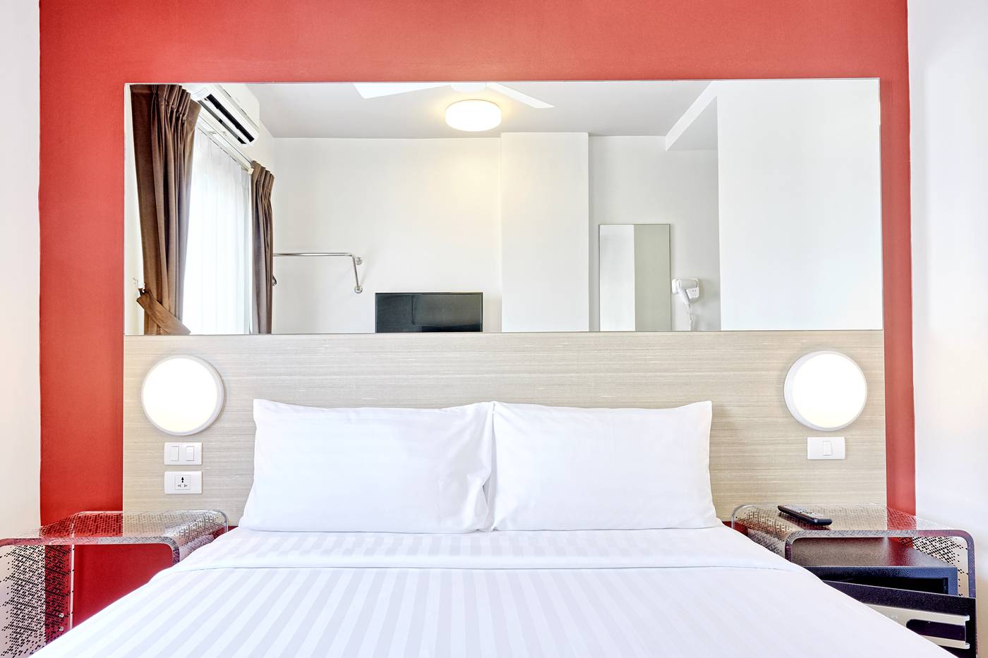 Red-Planet-Phuket-Patong-Room-5