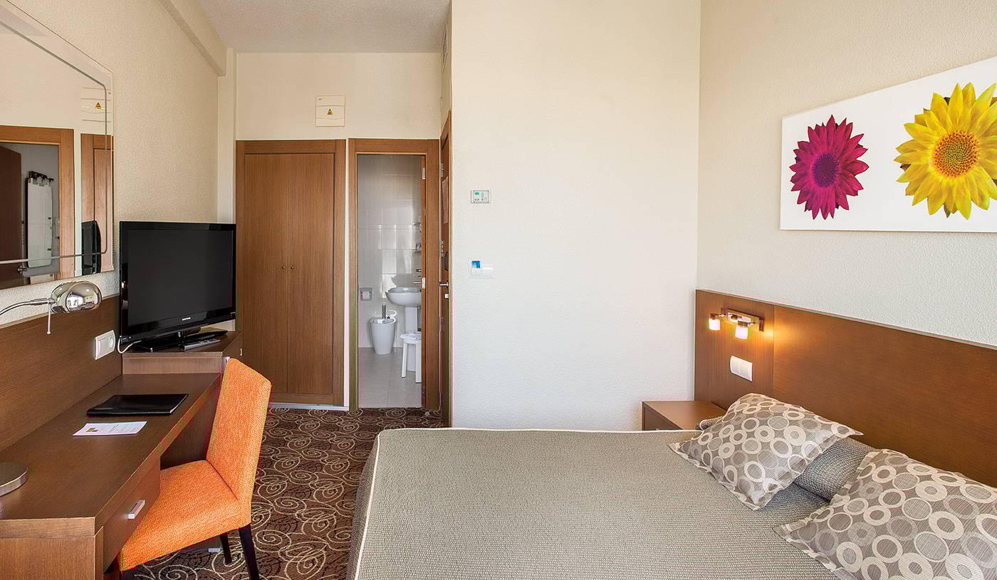 RH-Royal-Only-Adults-Room-14