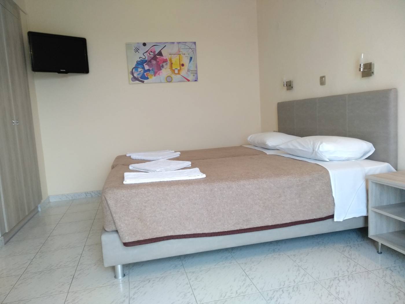 Leonidas-Hotel-And-Studios-Room-31