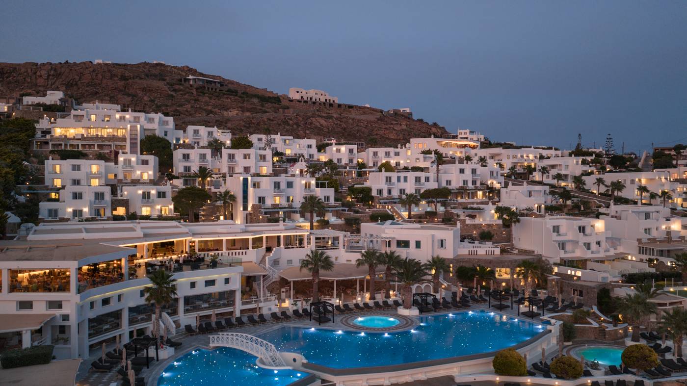 Saint-John-Hotel-Villas---Spa-Pool-18