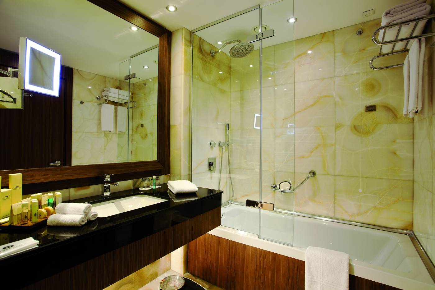 Crowne-Plaza-Harbiye-Room-42