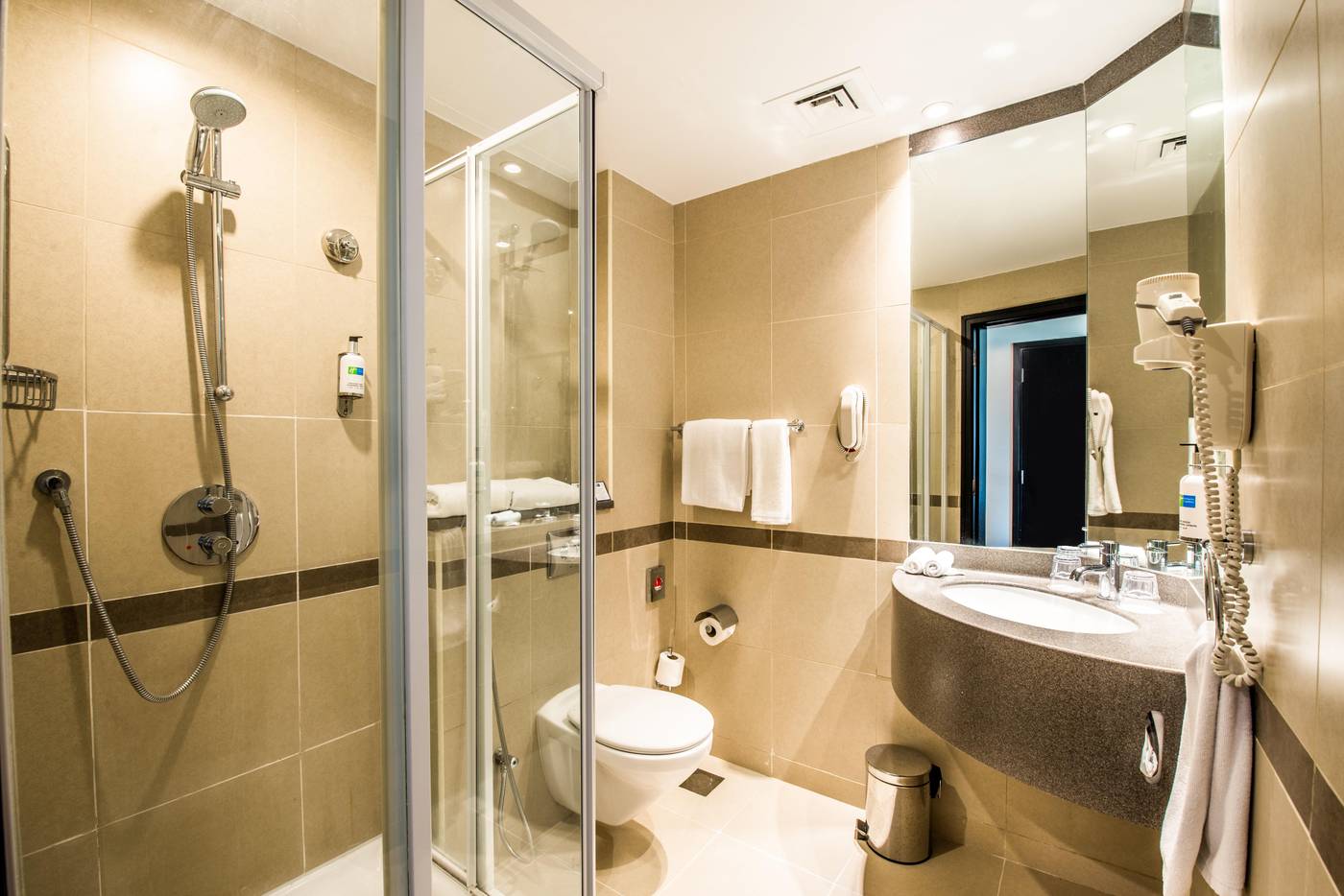 Holiday-Inn-Express-Jumeirah-Room-17