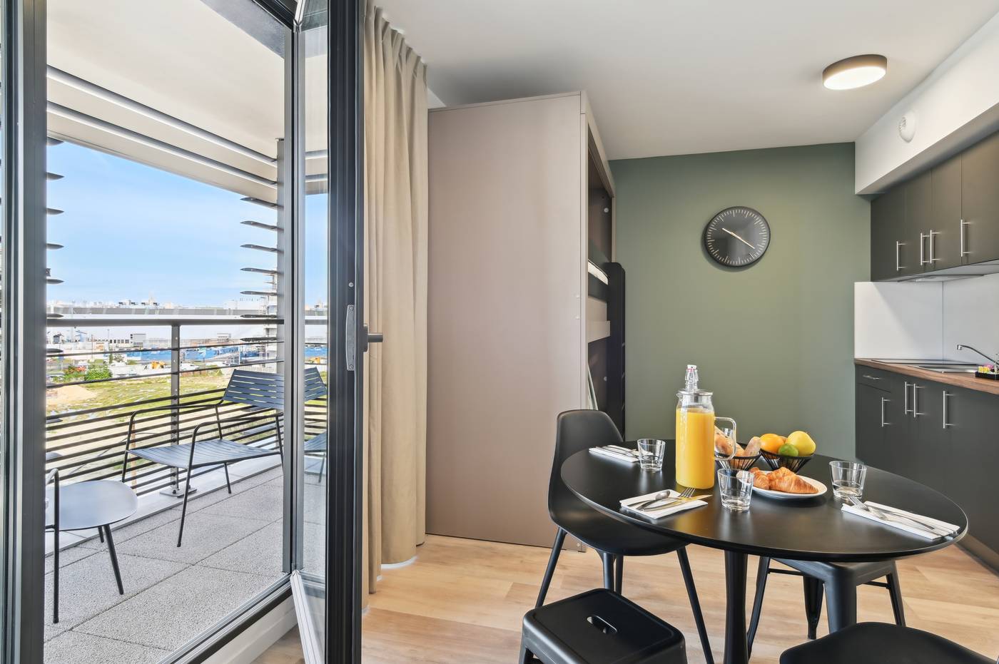 All-Suites-Appart-Hotel-Paris-Ouest-Colombes-Room-2