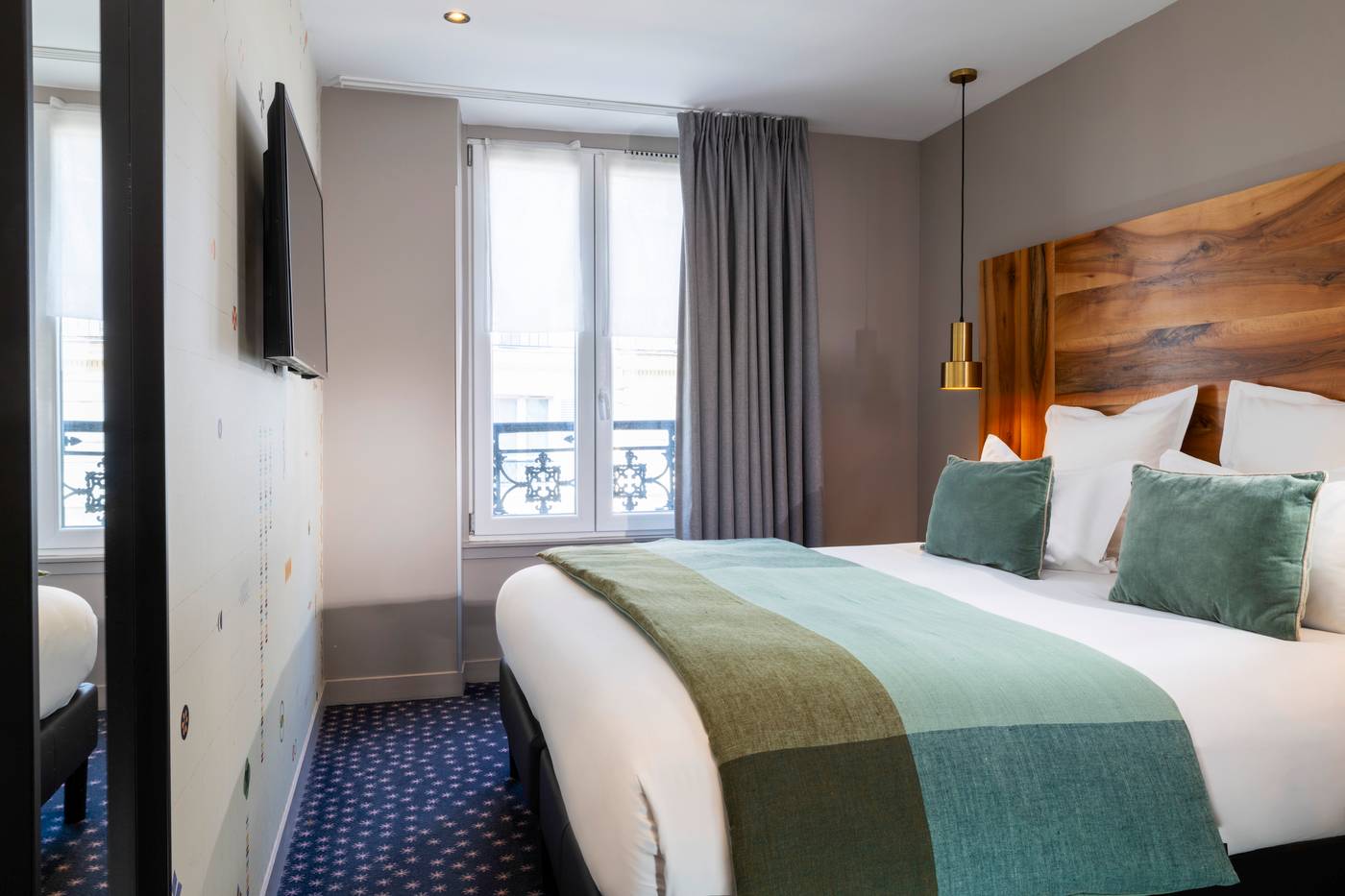 Maxim-Folies-Room-14