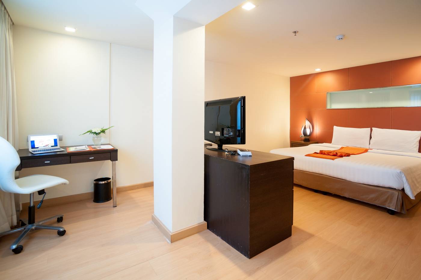 Aspen-Suites-Sukhumvit-2-Room-23