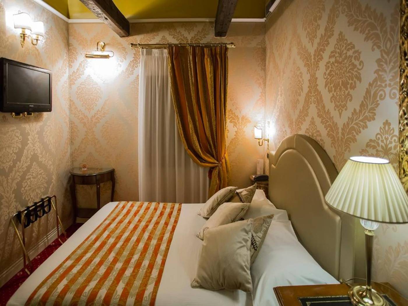 Ca--dei-Conti-Room-15