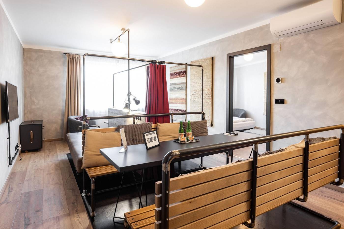 Miss-Sophie-s-Downtown-Room-5