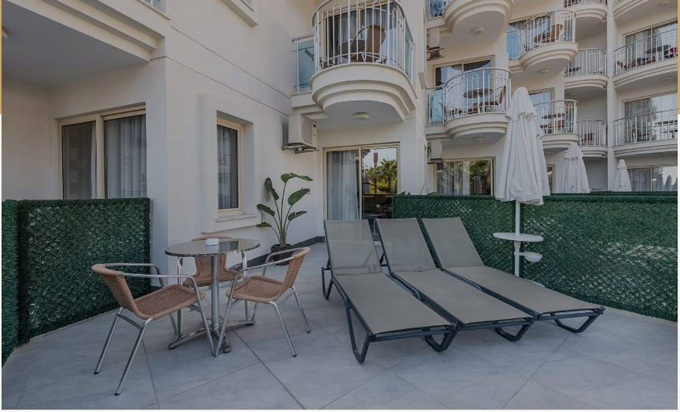 White-City-Beach-Hotel-Room-12