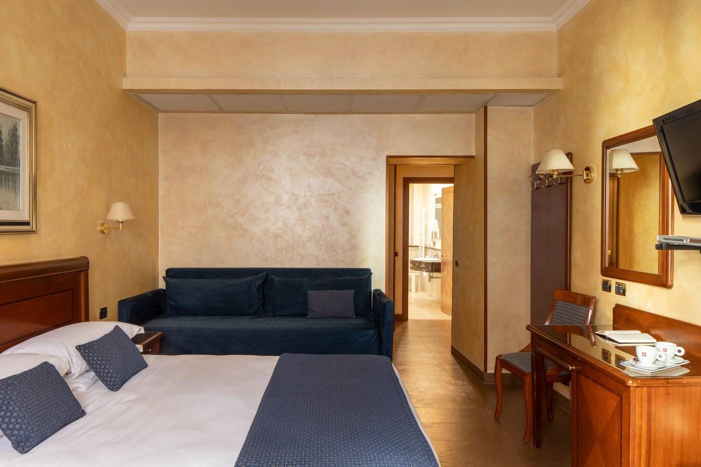 Hotel-Montecarlo-Room-2