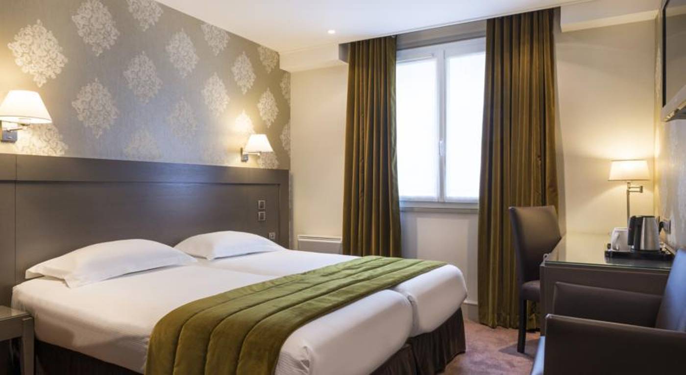 Volney-Opera-Room-10