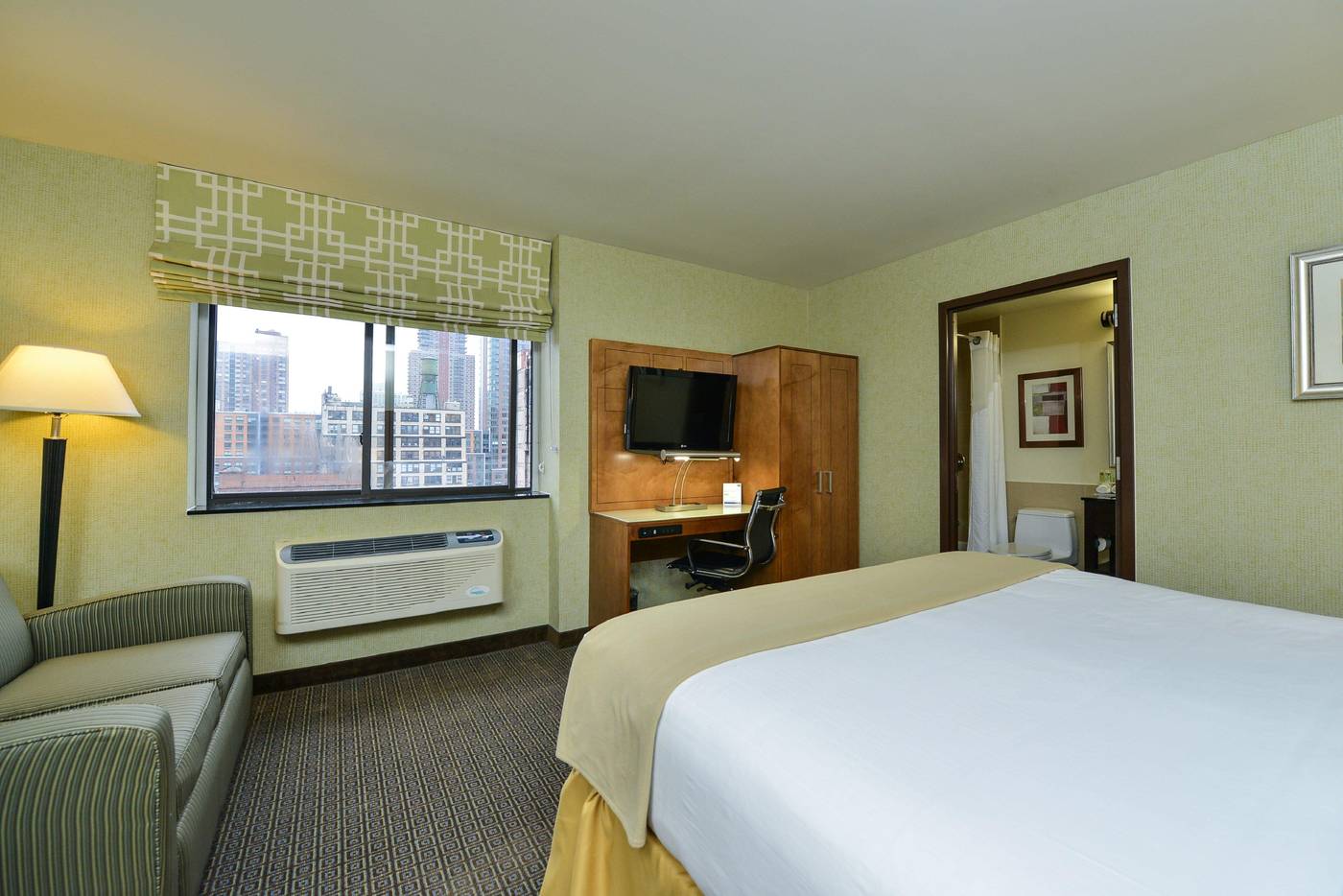 Holiday-Inn-Express-Manhattan-Midtown-West-Room-4