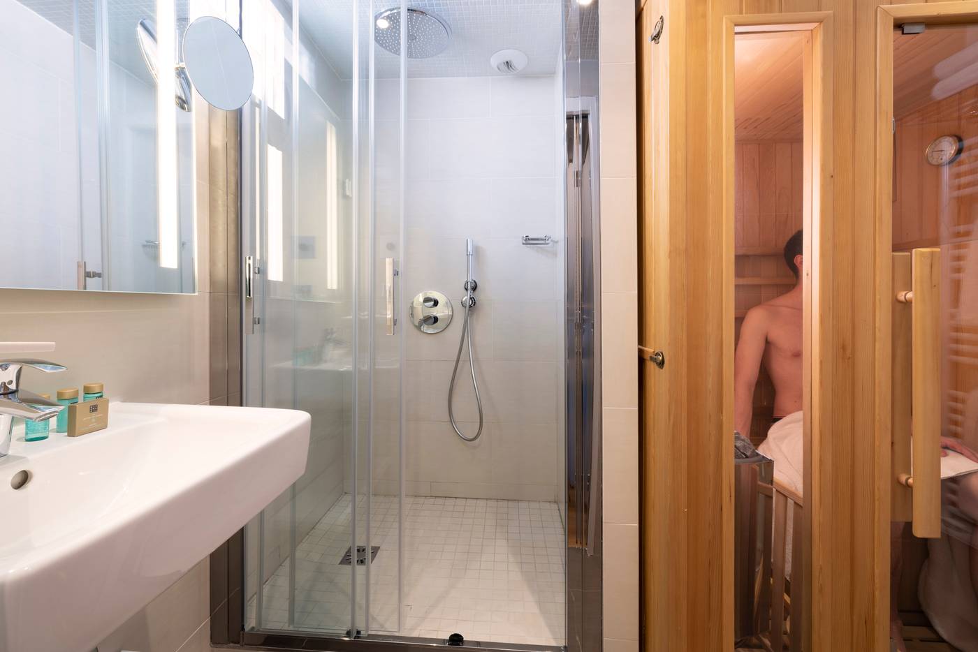 Hotel-Theoreme-Room-27