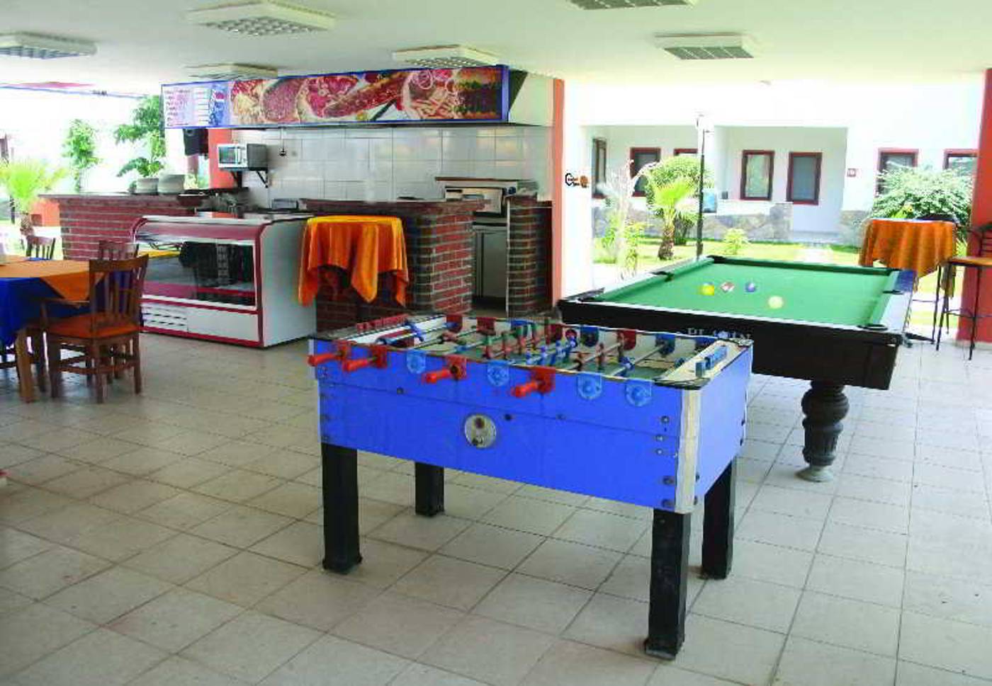 Club-Cherry-Sports-and-Entertainment-10