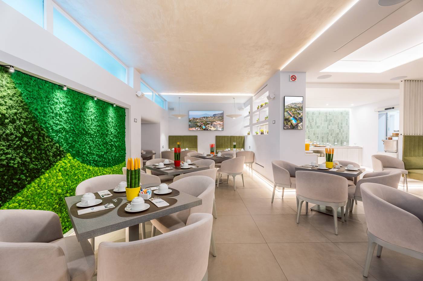 Comfort-Hotel-Gardenia-Sorrento-Coast-Restaurant-69