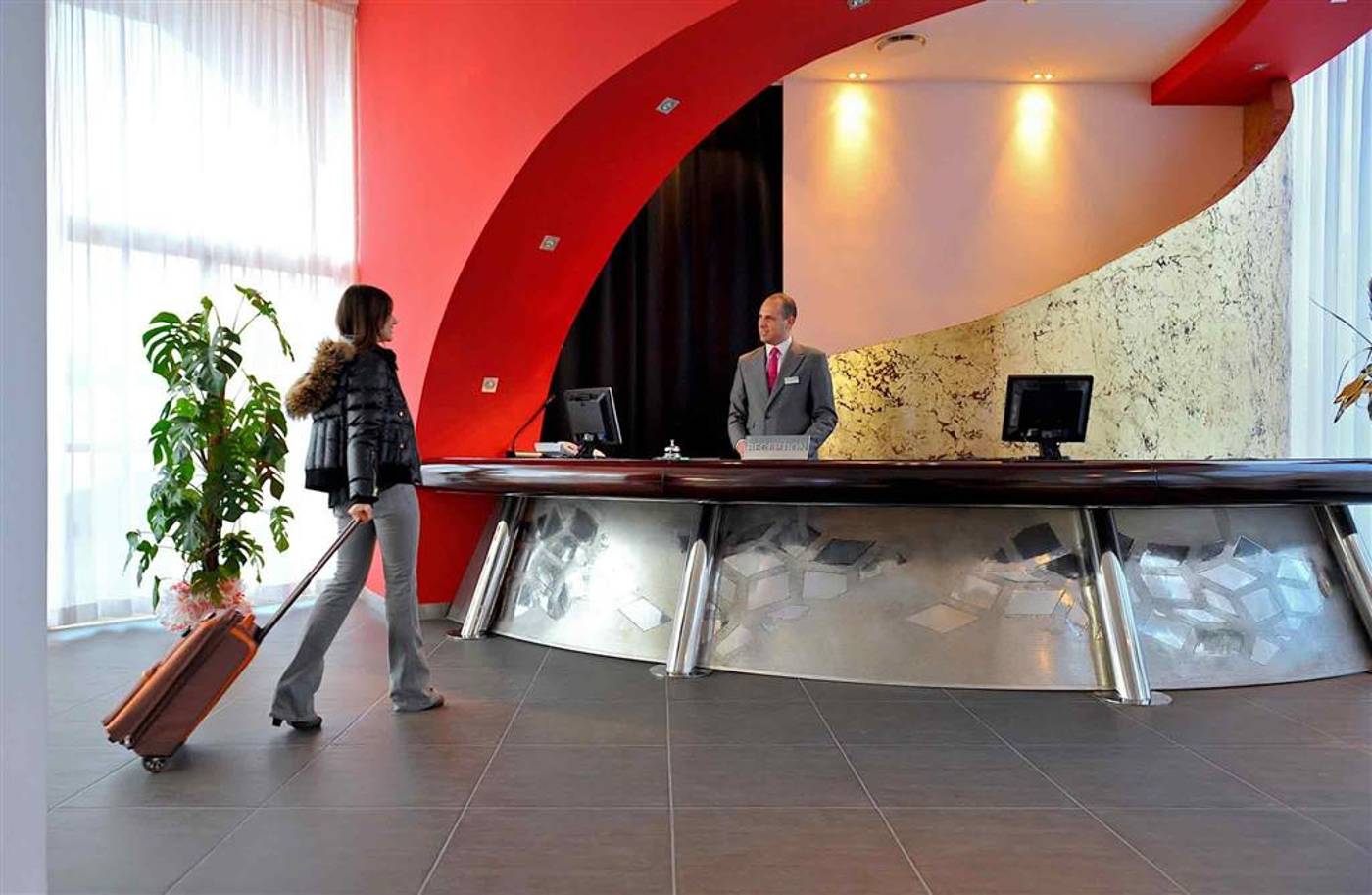 Mercure-Olbia-Lobby-41