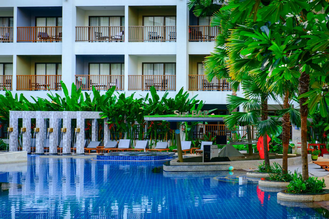 Deevana-Plaza-Phuket-Pool-4
