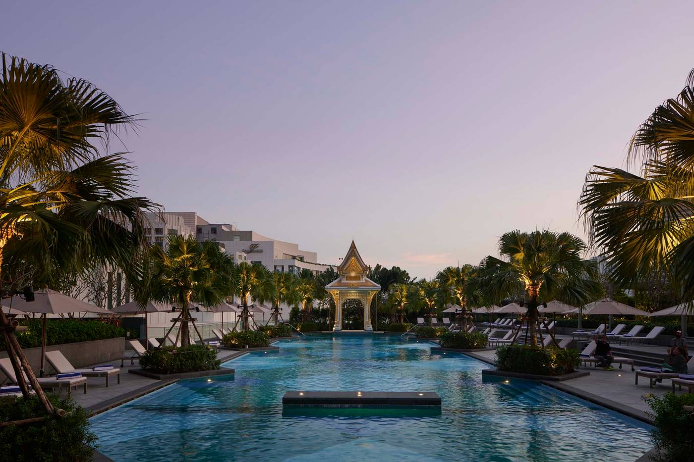 Chatrium-Grand-Bangkok-Pool-93