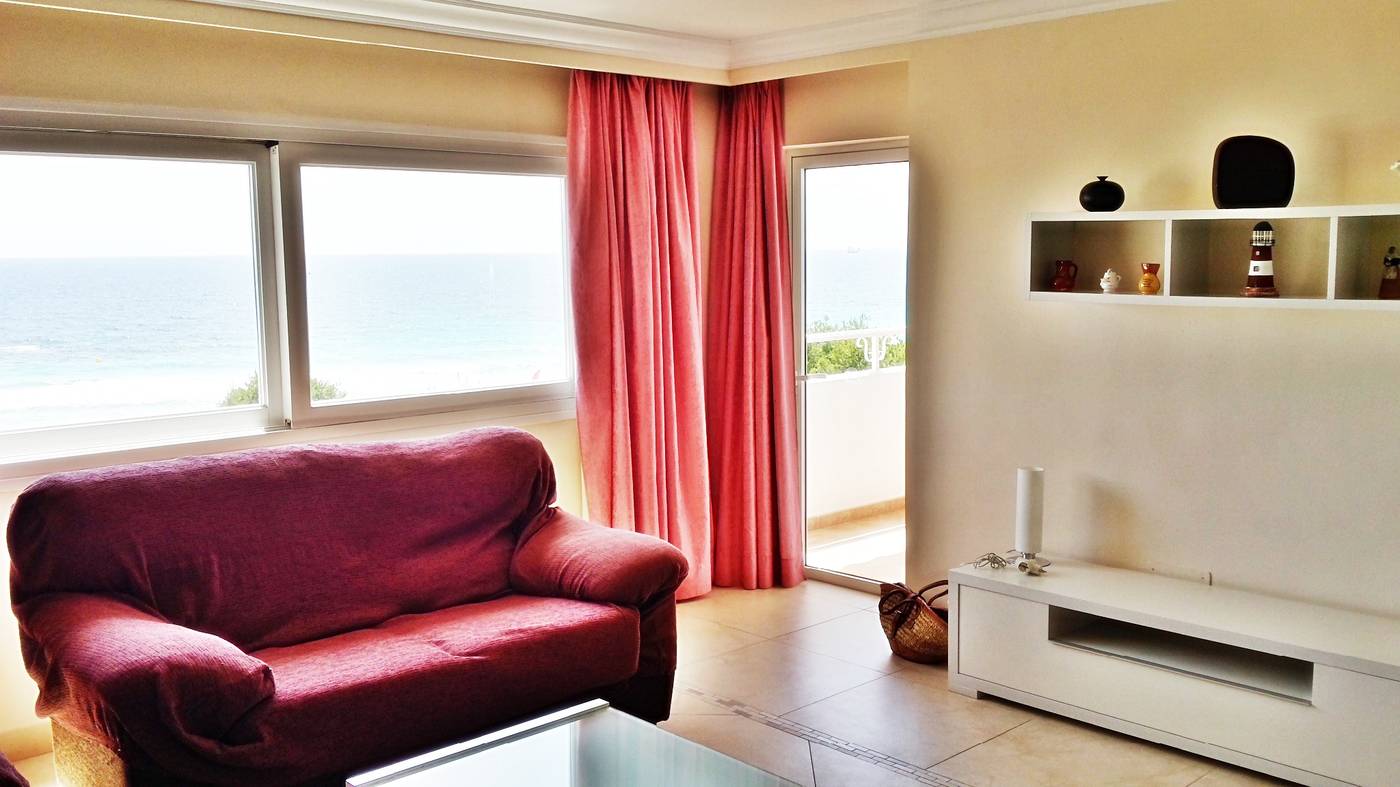 Hamilton-Court-Room-33