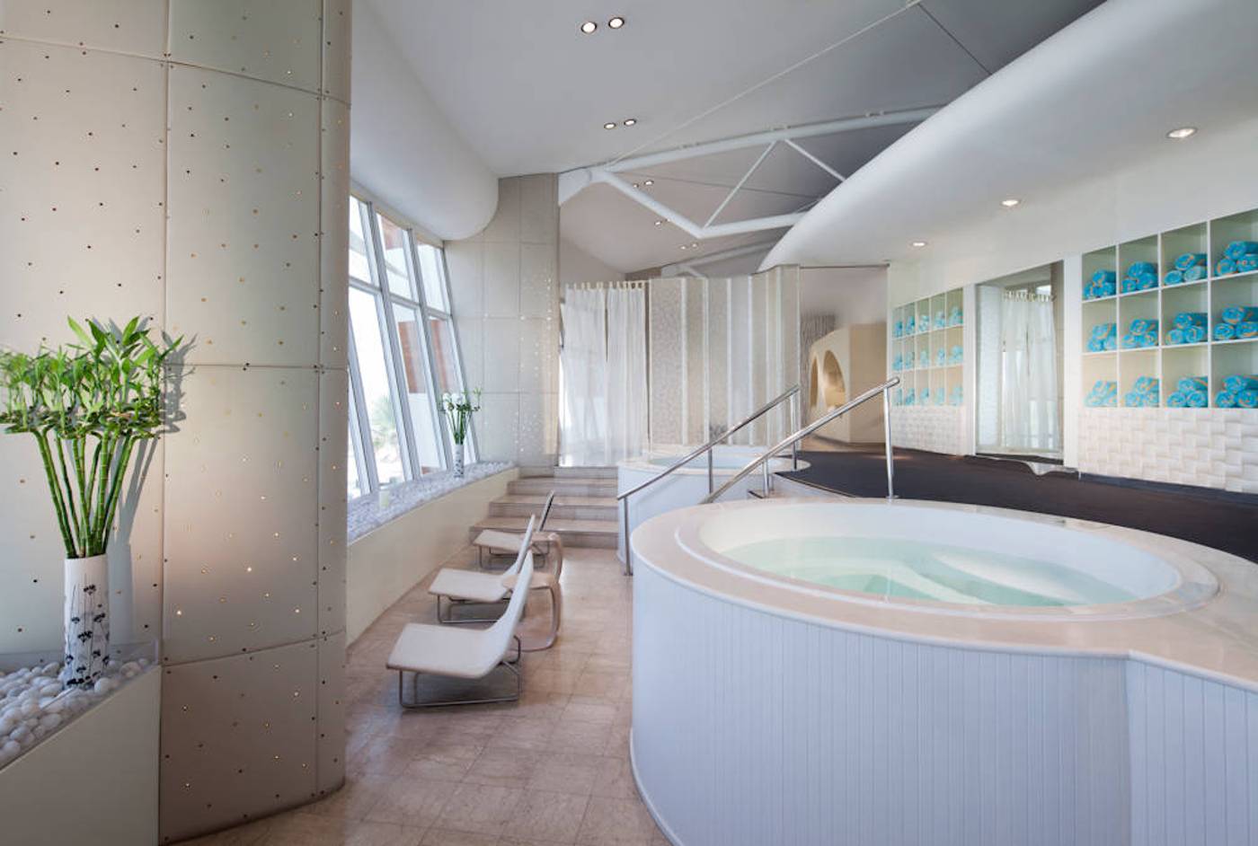 Jumeirah-Beach-Hotel-Sports-and-Entertainment-71