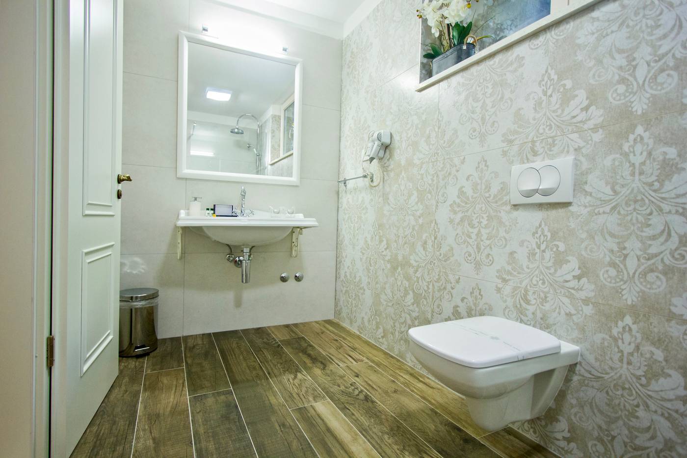 Plaza-Marchi-Old-Town---Quaint---Elegant-Hotels-Room-73