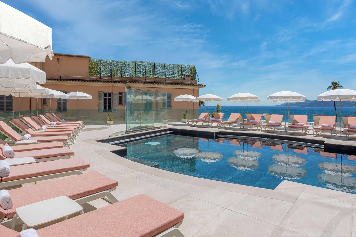 Canopy-by-Hilton-Cannes-Pool-2