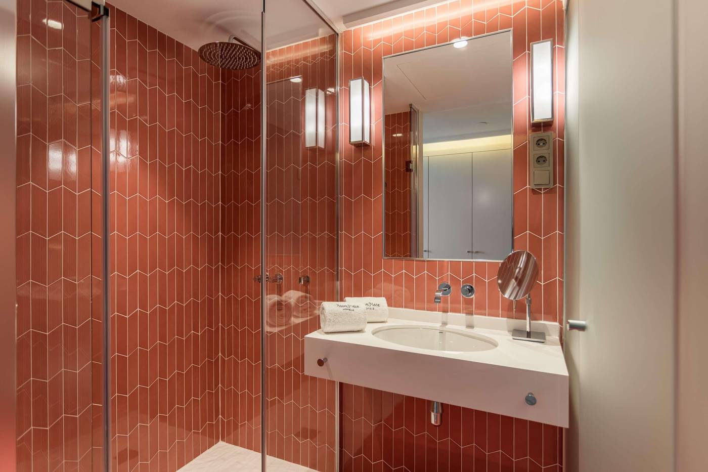 Room-Mate-Macarena-Room-48