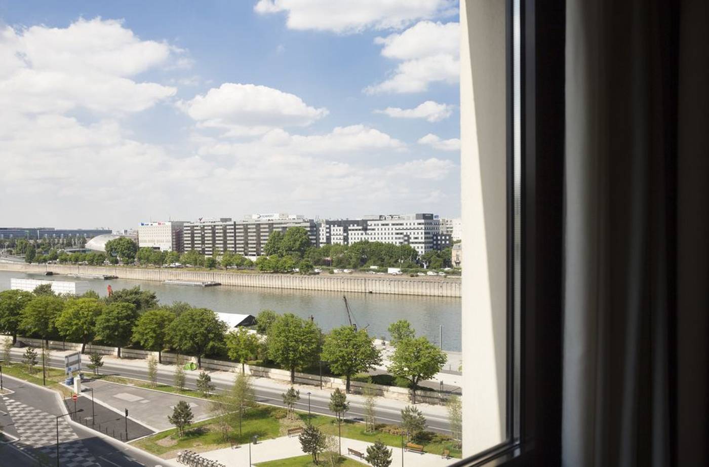 Apogia-Paris-Room-36